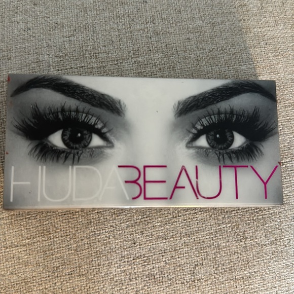 Huda beauty eyelashes - Picture 2 of 2